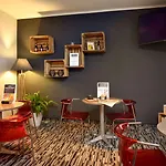 Ibis Centre Gare 3* שרלרואה