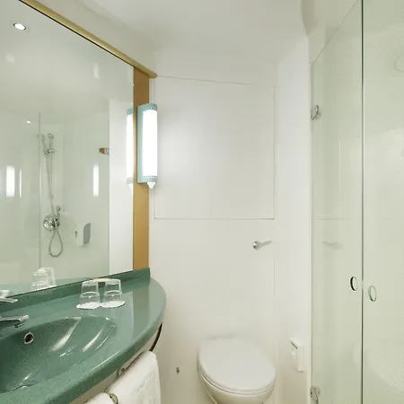 Ibis Centre Gare 3* 샤를루아