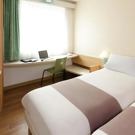 Ibis Centre Gare Hotel 3*