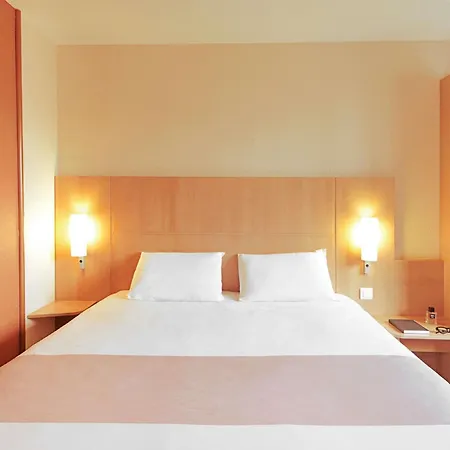 Ibis Centre Gare ホテル 3*