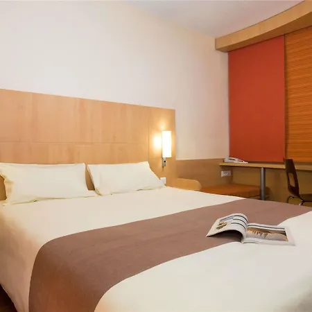 Ibis Centre Gare Hotel 3*