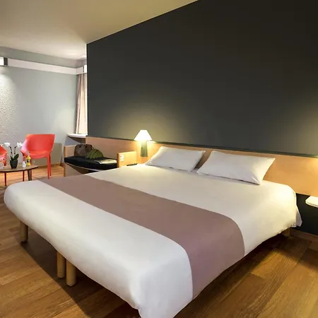 Ibis Centre Gare 3* シャルルロワ