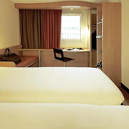 Ibis Centre Gare 3* シャルルロワ