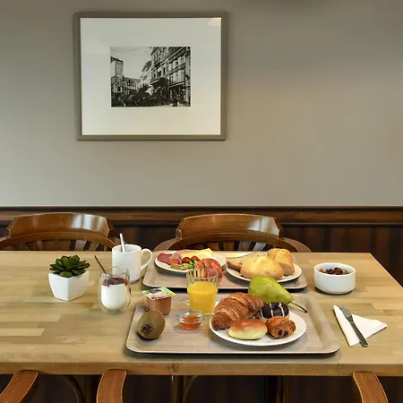 Ibis Centre Gare 3* シャルルロワ
