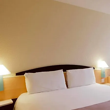Ibis Centre Gare Hotel 3*