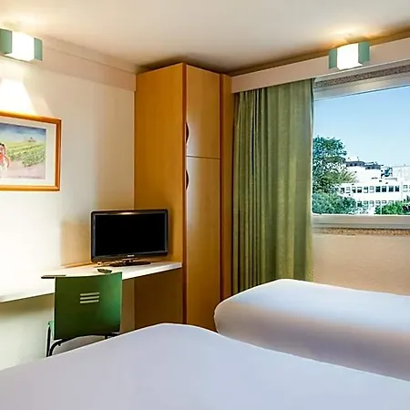 Ibis Centre Gare 3* シャルルロワ