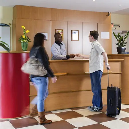 Ibis Centre Gare 3* シャルルロワ
